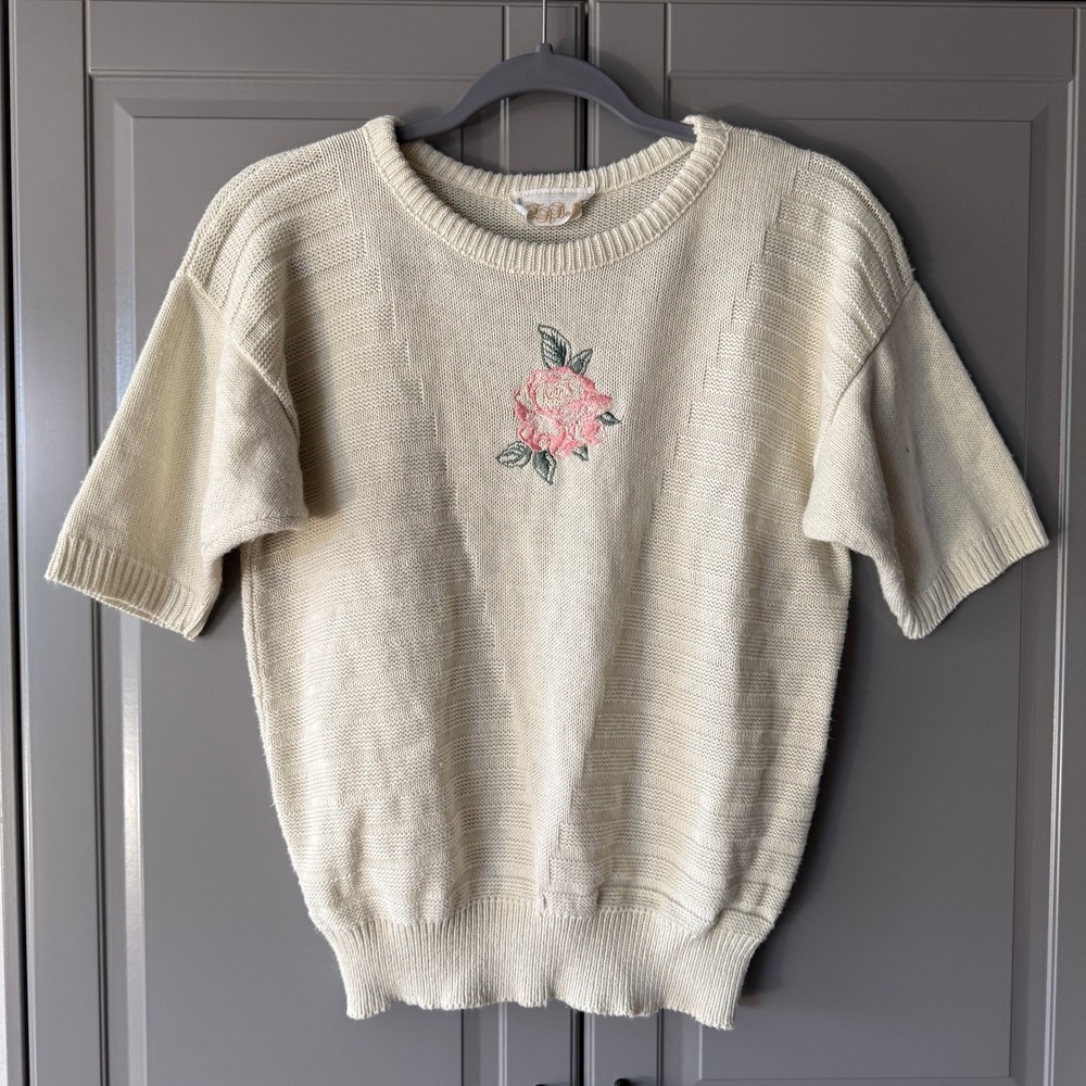 T.R. Bentley Vintage Embroidered Rose SS‎ Crew Knit Sweater,Cream Pink,S